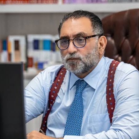عزمي بشارة